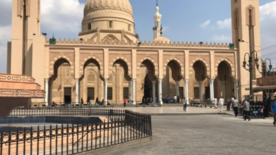 ساحة مسجد السيد البدوي في مدينة طنطا بمحافظة الغربية وقت الظهيرة