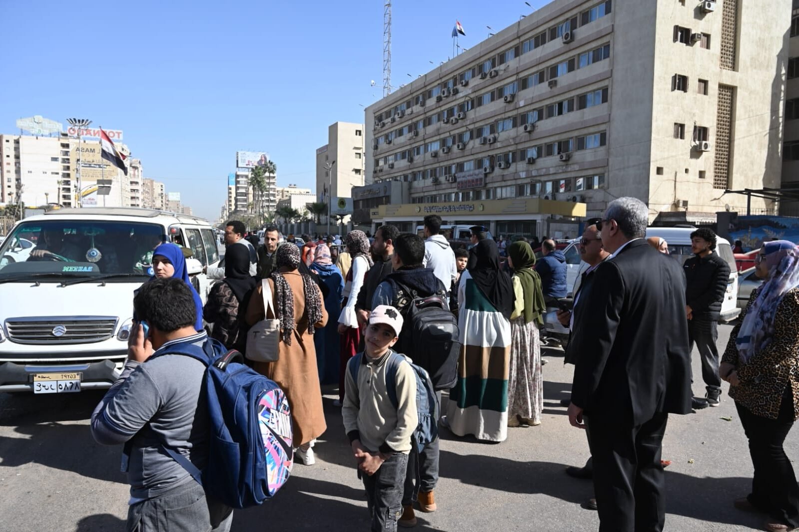 محافظ الغربية يتابع انتظام مواصلات طنطا اليوم ميدانياً