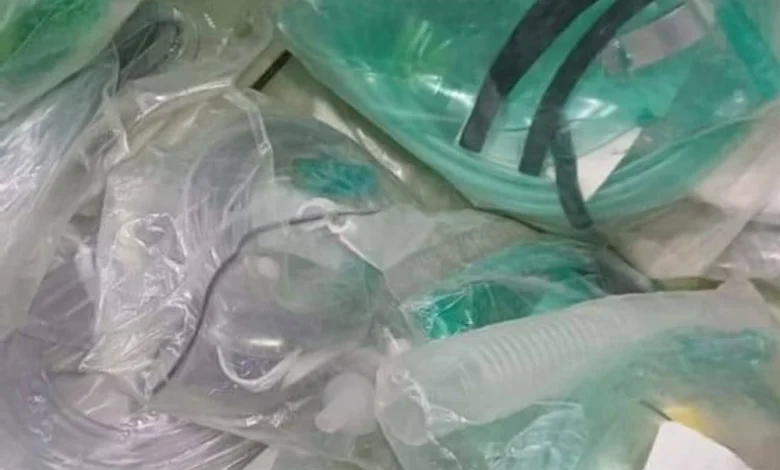 تموين الغربية يداهم شركة مستلزمات طبية أمام مستشفى طنطا العام.. كارثة جراحية خلف الأبواب 1 تموين الغربية يداهم شركة مستلزمات طبية أمام مستشفى طنطا العام.. كارثة جراحية خلف الأبواب