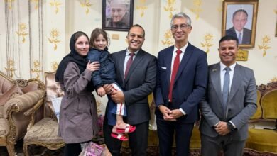 بقرار من نيابة طنطا.. كواليس عودة الطفلة لينا لحضن والدتها الكندية بعد اختطافها