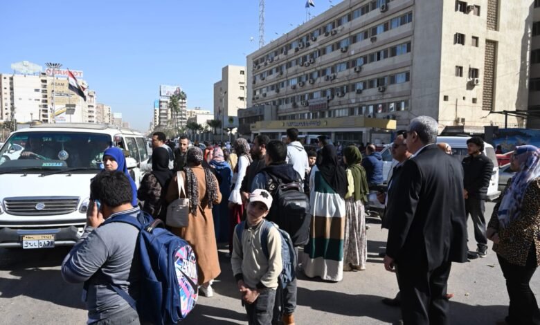 مواصلات طنطا اليوم.. محافظ الغربية ينهي أزمة "ساعة الذروة" بقرار جريء وسط المواطنين 3 محافظ الغربية يتابع انتظام مواصلات طنطا اليوم ميدانياً