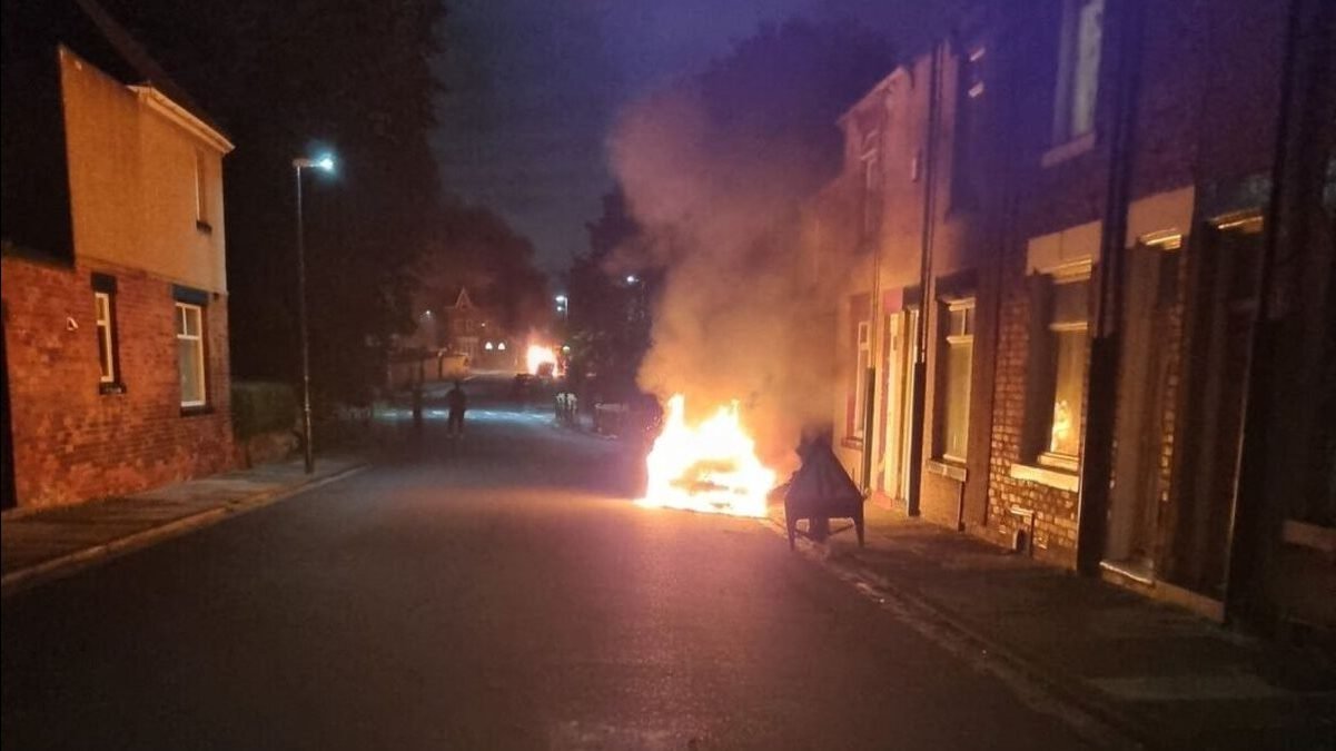 ملاحقة 3 ملثمين أحرقوا "معرض ألوميتال" في المحلة الكبرى 8 ملاحقة 3 ملثمين أحرقوا "معرض ألوميتال" في المحلة الكبرى