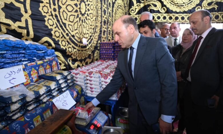 كرتونة البيض بـ 110 جنيهات.. محافظ الغربية يفاجئ عارضي "أهلاً رمضان" بالسنطة 1 كرتونة البيض بـ 110 جنيهات.. محافظ الغربية يفاجئ عارضي "أهلاً رمضان" بالسنطة