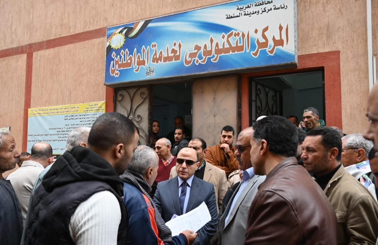 محافظ الغربية من قلب السنطة: "لن أغادر قبل حل مشكلاتكم" وراحة المواطن خط أحمر