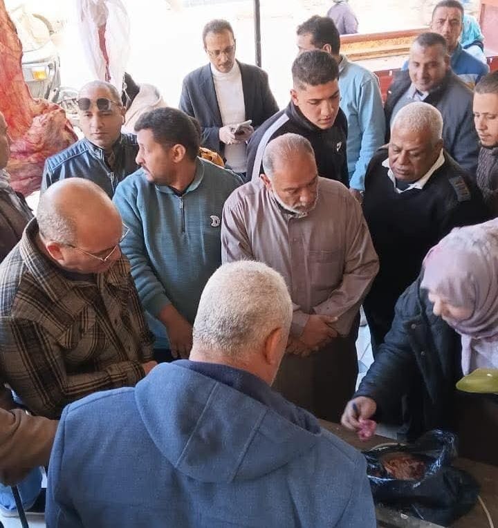 لحوم فاسدة ومحاضر تموينية.. محافظ الغربية يضرب بيد من حديد في أسواق سمنود 8 لحوم فاسدة ومحاضر تموينية.. محافظ الغربية يضرب بيد من حديد في أسواق سمنود