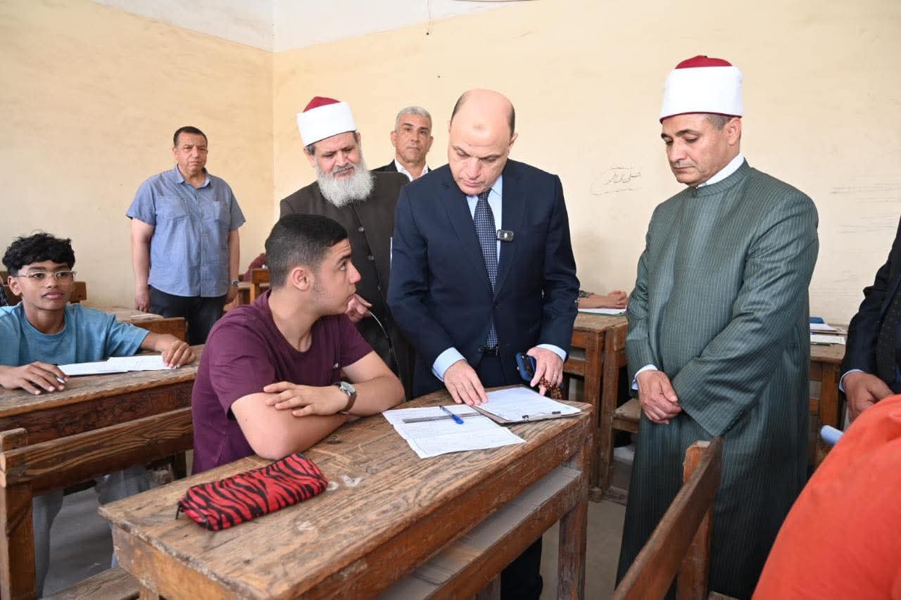 محافظ الغربية يتفقد لجان الإعدادية الأزهرية في طنطا